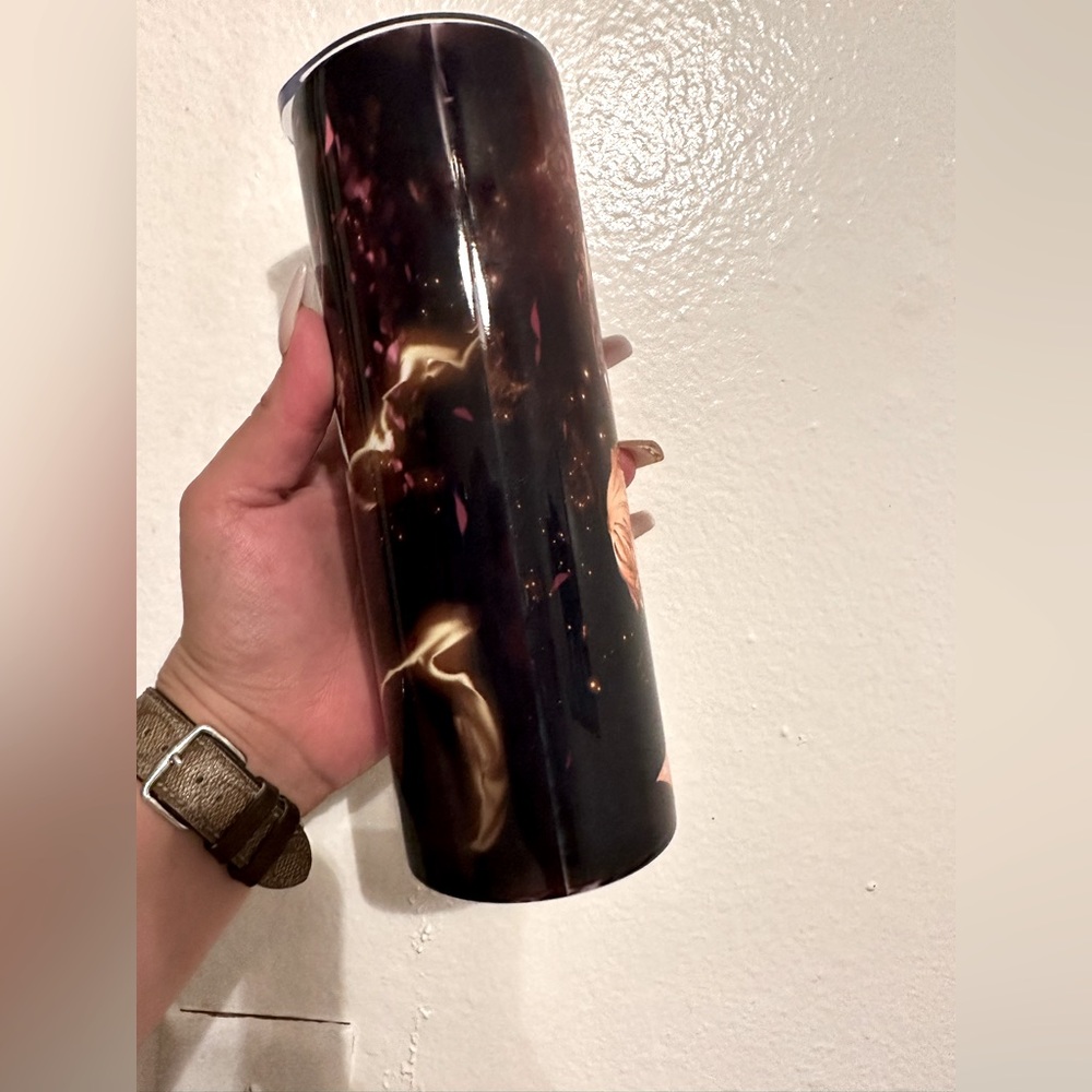 20oz stainless steel tumbler will keep you’re drinks hot or cold.